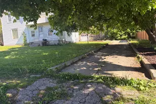 706 Dewey St, Harvard, IL 60033 - Photo 3