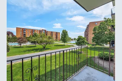 1747 W Crystal Lane #210, Mount Prospect, IL 60056 - Photo 7