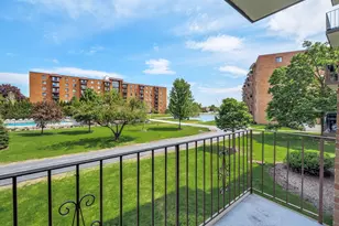 1747 W Crystal Ln, Mount Prospect, IL 60056 - Photo 7
