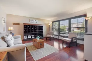 974 Yorkshire Dr, Hanover Park, IL 60133 - Photo 3