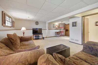 974 Yorkshire Drive, Hanover Park, IL 60133 - Photo 9