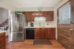 974 Yorkshire Dr, Hanover Park, IL 60133 - Photo 7