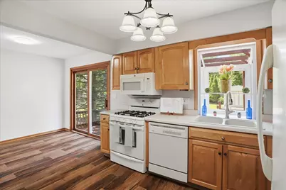 1707 Cherrywood Lane, Lindenhurst, IL 60046 - Photo 9