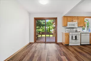 1707 Cherrywood Ln, Lindenhurst, IL 60046 - Photo 5