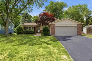 1707 Cherrywood Ln, Lindenhurst, IL 60046 - Photo 29