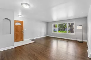 207 N Idlewild Ave, Mundelein, IL 60060 - Photo 5