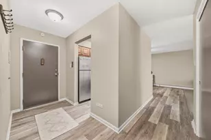 1198 Royal Glen Dr, Glen Ellyn, IL 60137 - Photo 3