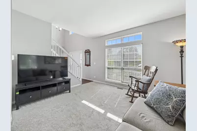 341 S Clearview Circle, Round Lake, IL 60073 - Photo 5