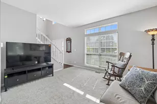 341 S Clearview Circle, Round Lake, IL 60073 - Photo 5