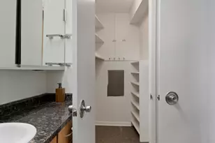 300 N State St, Chicago, IL 60654 - Photo 15