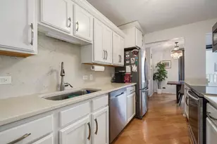 70 W Huron St, Chicago, IL 60654 - Photo 13