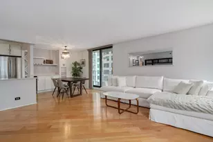 70 W Huron St, Chicago, IL 60654 - Photo 7