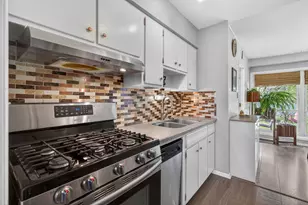 1345 Devonshire Ln, Hoffman Estates, IL 60169 - Photo 9