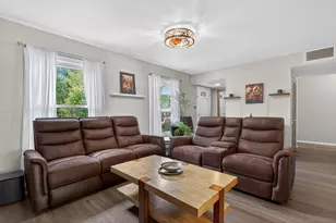 1345 Devonshire Ln, Hoffman Estates, IL 60169 - Photo 3