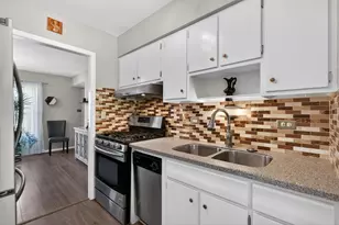 1345 Devonshire Ln, Hoffman Estates, IL 60169 - Photo 7