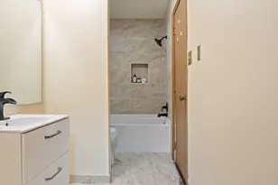 19401 Hickory Pl, Country Club Hills, IL 60478 - Photo 11