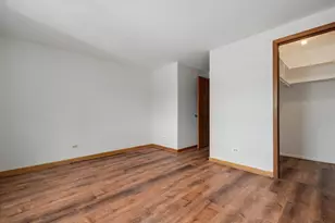 5470 W Higgins Ave, Chicago, IL 60630 - Photo 11