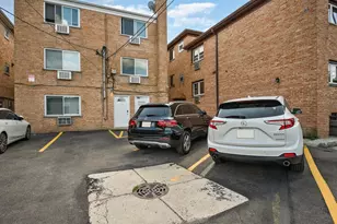 5470 W Higgins Ave, Chicago, IL 60630 - Photo 17