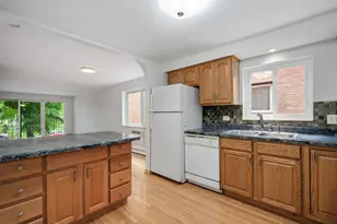 5470 W Higgins Ave, Chicago, IL 60630 - Photo 7