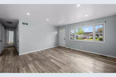 766 W 43rd Street, Davenport, IA 52806 - Photo 7