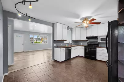 766 W 43rd Street, Davenport, IA 52806 - Photo 13