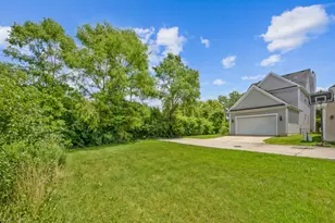 335 W Carriage Ln, Bensenville, IL 60106 - Photo 25