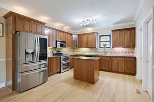 335 W Carriage Ln, Bensenville, IL 60106 - Photo 3