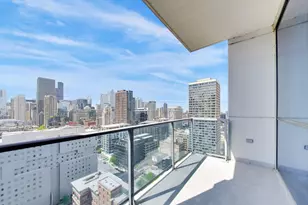 110 W Superior St, Chicago, IL 60654 - Photo 25