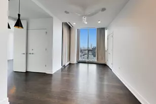 110 W Superior St, Chicago, IL 60654 - Photo 17