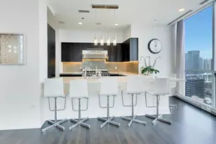 110 W Superior St, Chicago, IL 60654 - Photo 7