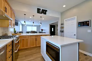 5831 W Leland Ave, Chicago, IL 60630 - Photo 11