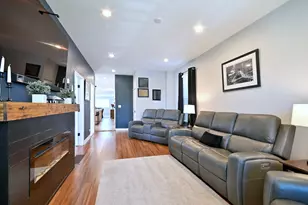 5831 W Leland Ave, Chicago, IL 60630 - Photo 3