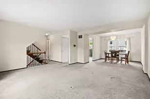 1987 Oxford Ln, Hoffman Estates, IL 60169 - Photo 5