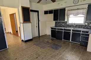 1315 S Rotzler Ave, Freeport, IL 61032 - Photo 9