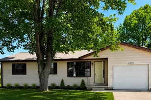 502 Prairie View Dr, Salem, IL 62881 - Photo 1