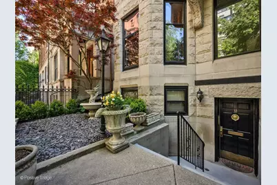33 E Division Street, Chicago, IL 60610 - Photo 3