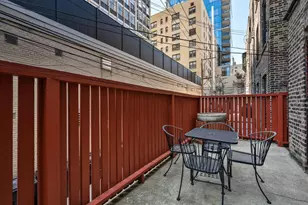 33 E Division St, Chicago, IL 60610 - Photo 11