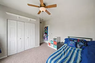 150 S Waters Edge Dr, Glendale Heights, IL 60139 - Photo 13