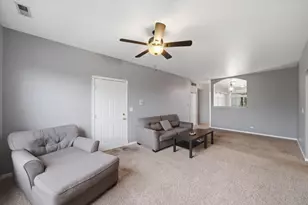 150 S Waters Edge Dr, Glendale Heights, IL 60139 - Photo 3