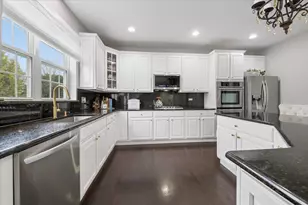 5423 Swan Cir, Hoffman Estates, IL 60192 - Photo 13