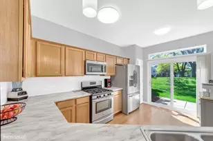 2952 Waters Edge Cir, Aurora, IL 60504 - Photo 13