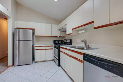 614 Le Parc Circle #22-2, Buffalo Grove, IL 60089 - Photo 11