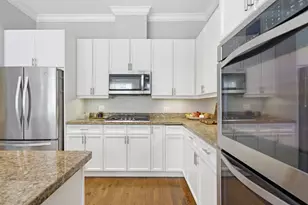 367 W Superior St, Chicago, IL 60654 - Photo 13