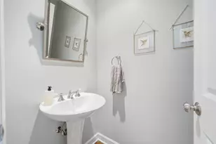 367 W Superior St, Chicago, IL 60654 - Photo 9