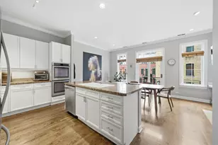 367 W Superior St, Chicago, IL 60654 - Photo 11
