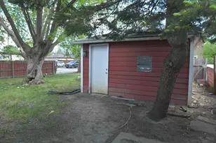 1325 Glenn Dr, North Chicago, IL 60064 - Photo 33