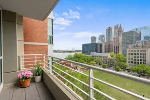 250 E Pearson St, Chicago, IL 60611 - Photo 5