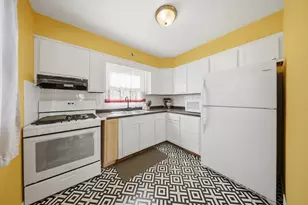 327 Silver St, Elgin, IL 60123 - Photo 7