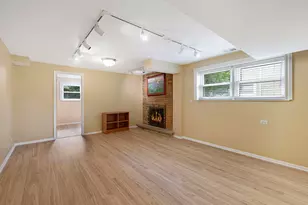 146 Millbrook Ln, Wilmette, IL 60091 - Photo 13