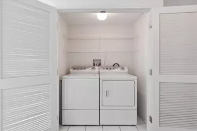 1720 Maple Avenue #2240, Evanston, IL 60201 - Photo 13